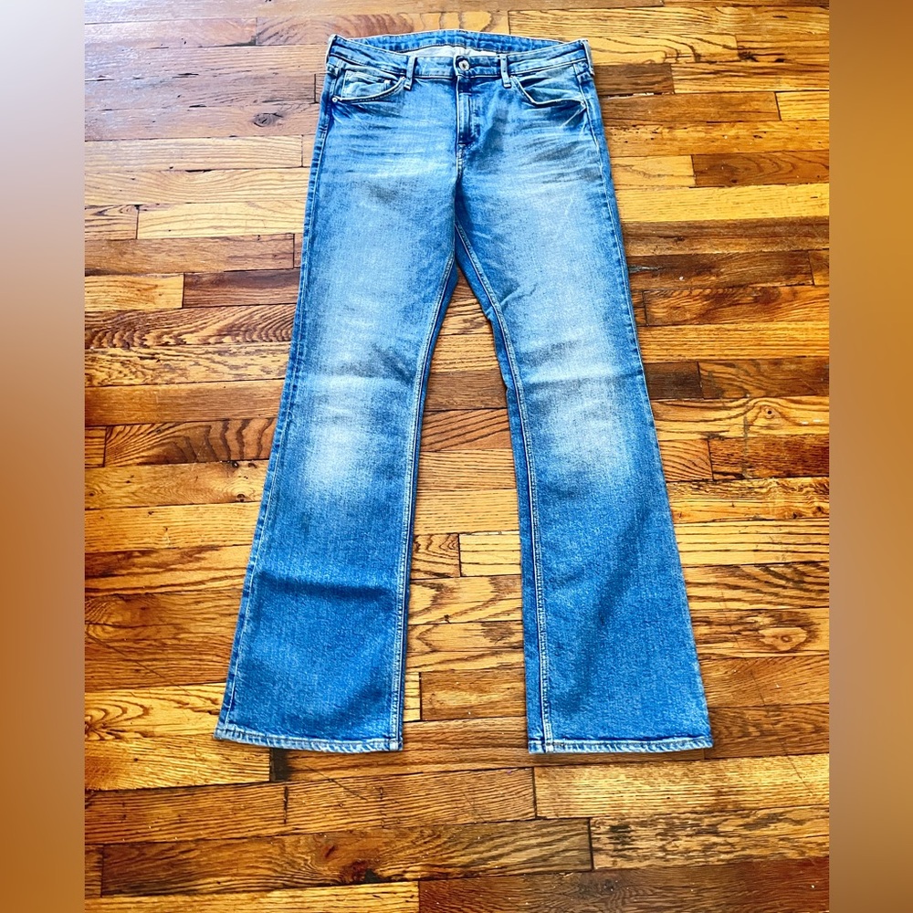 & DENIM brand comfy Bootcut jeans. Sz32 Great faded color!